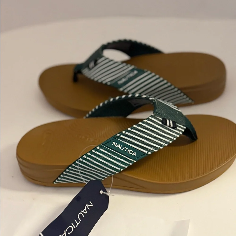 Nautica Green and White Striped Thong Sandals Women’s Size 5